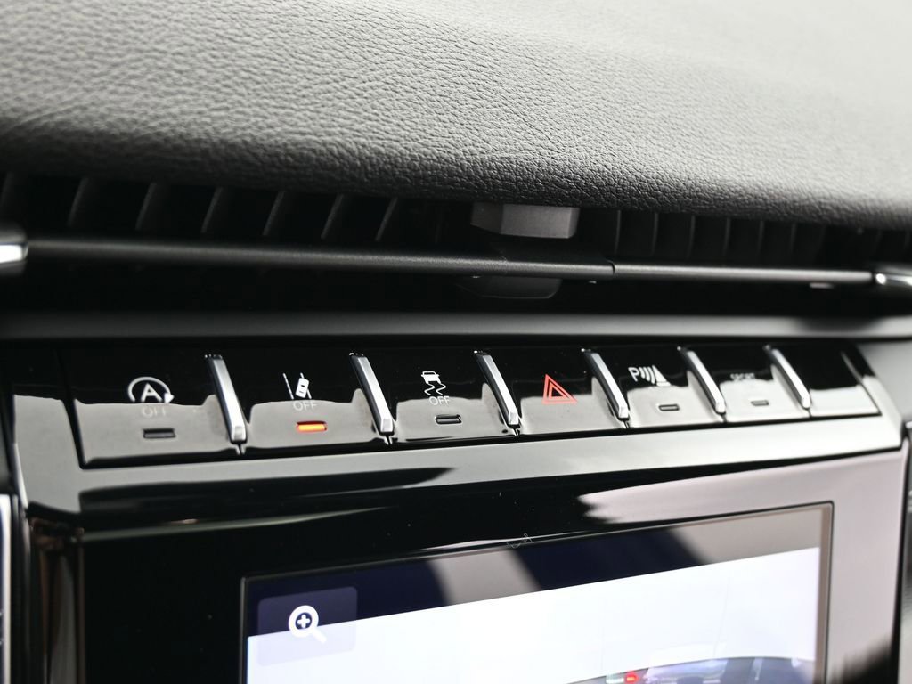 Used 2024 Jeep Grand Cherokee Altitude image 21