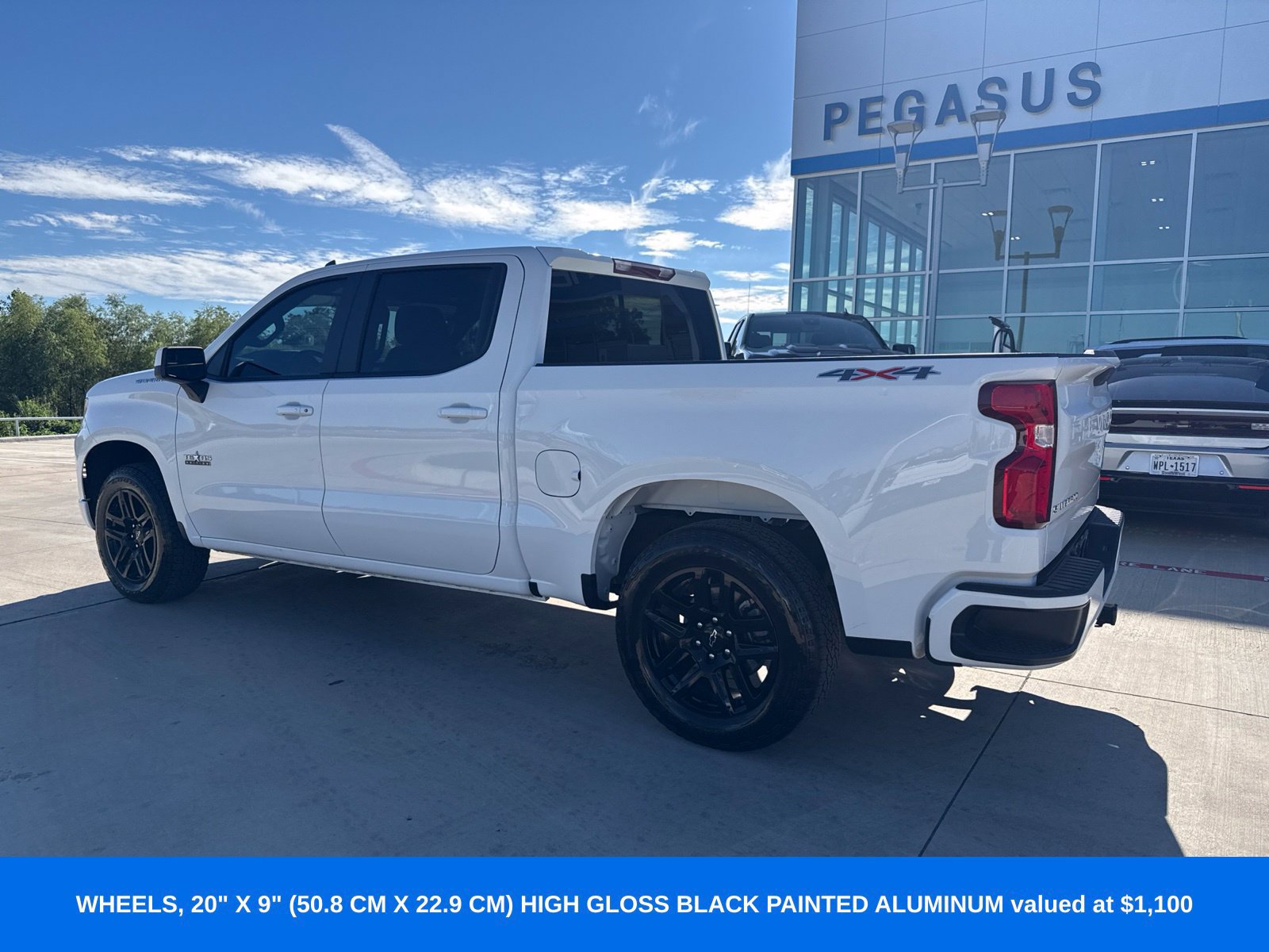 Used 2025 Chevrolet Silverado 1500 RST w/ Texas Edition Plus AWD/4WD image 3