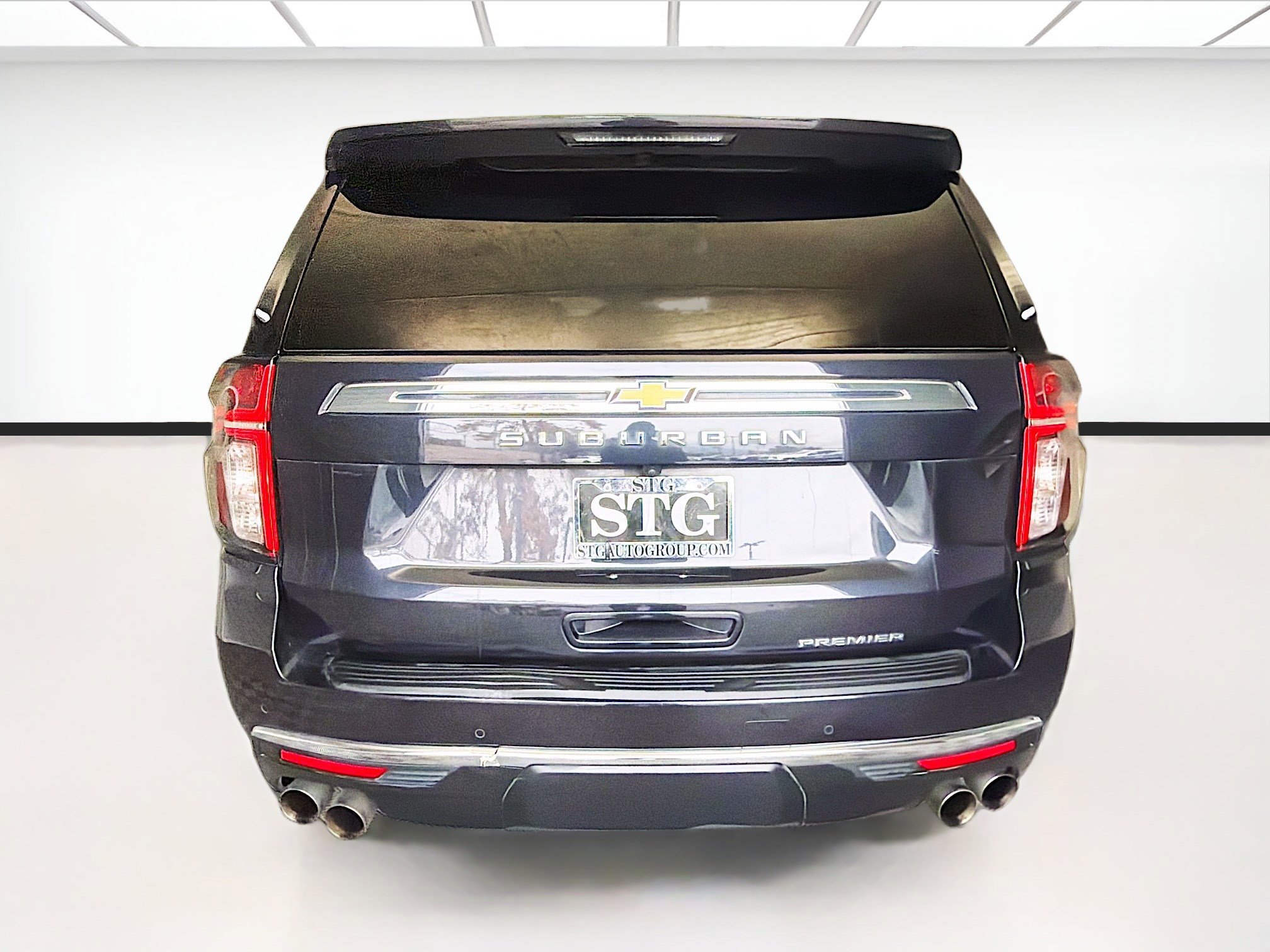 Used 2023 Chevrolet Suburban Premier image 5