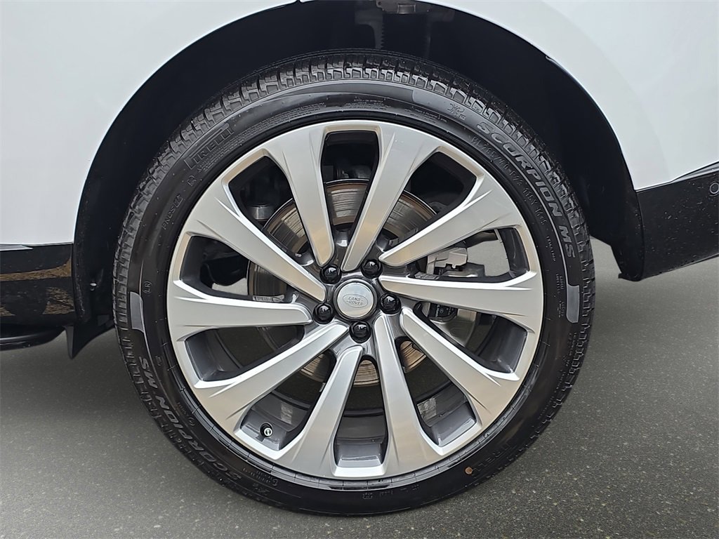 New 2025 Land Rover Range Rover Long Wheelbase SE image 35