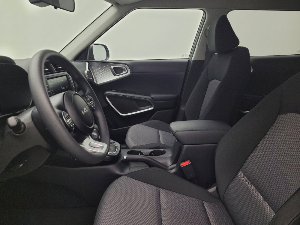 Used 2025 Kia Soul LX FWD image 17