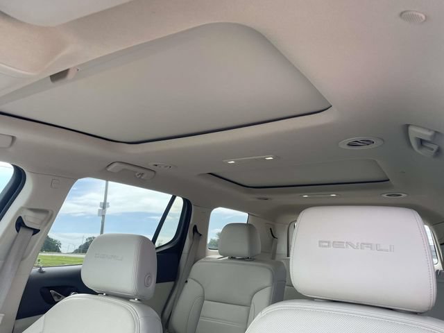 Certified 2022 GMC Acadia Denali w/ Denali Ultimate Package AWD/4WD image 17
