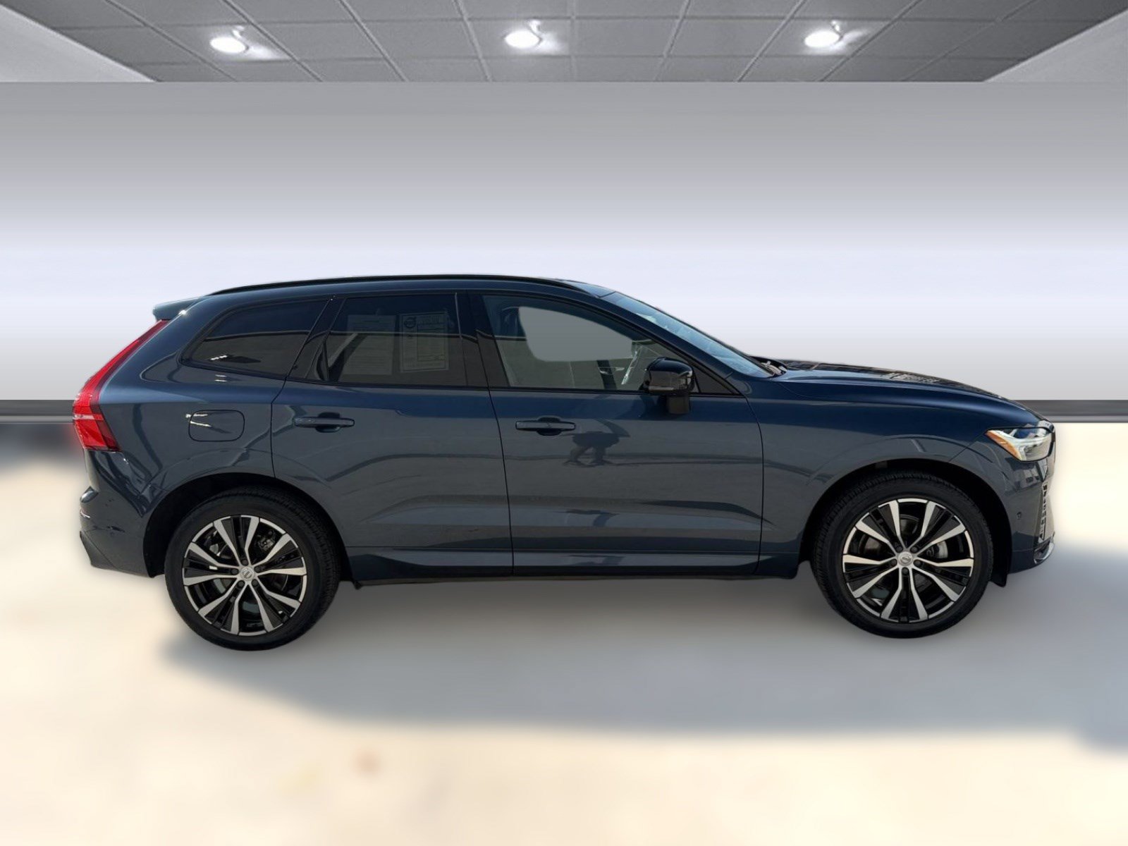 Certified 2024 Volvo XC60 B5 Plus w/ Protection Package Premier AWD/4WD image 8