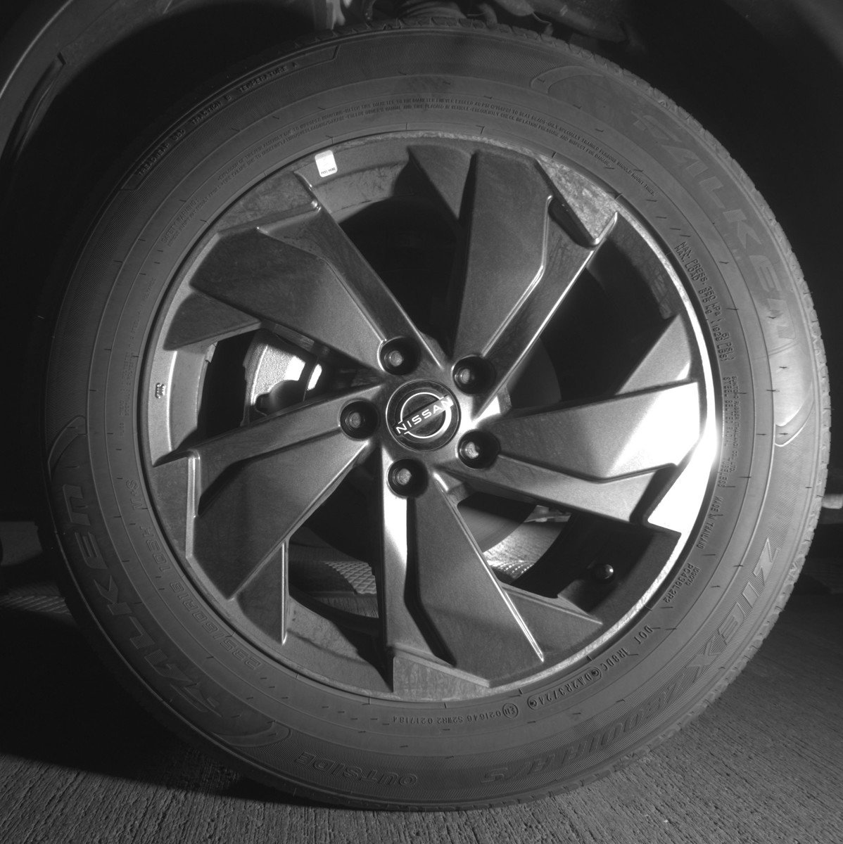 Used 2025 Nissan Rogue SV image 12