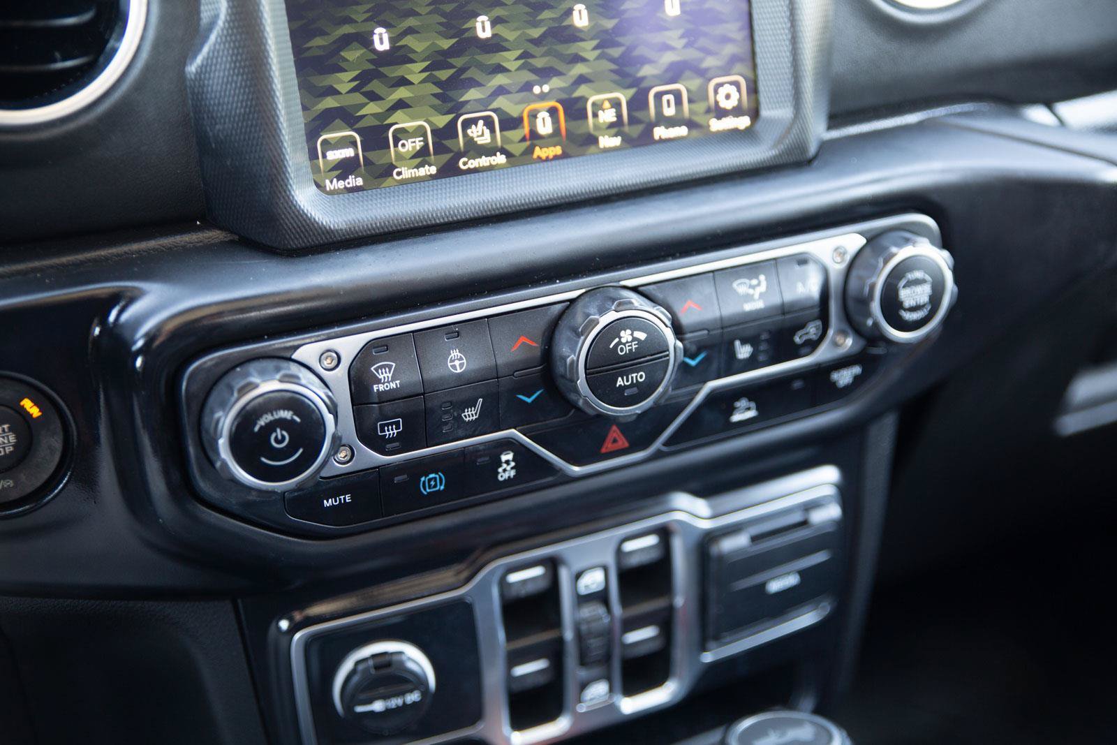 Used 2023 Jeep Wrangler Unlimited Sahara w/ Cold Weather Group AWD/4WD image 15
