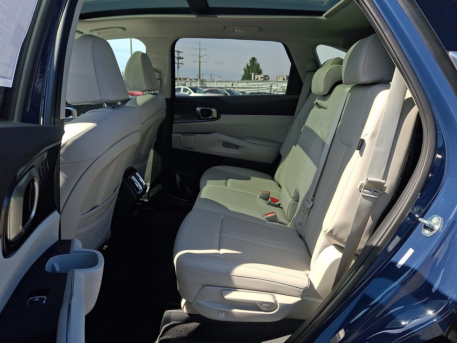 Used 2025 Kia Sorento S w/ Panoramic Sunroof Package AWD/4WD image 10