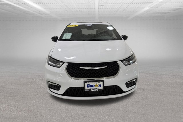 Used 2026 Chrysler Pacifica Limited FWD image 2