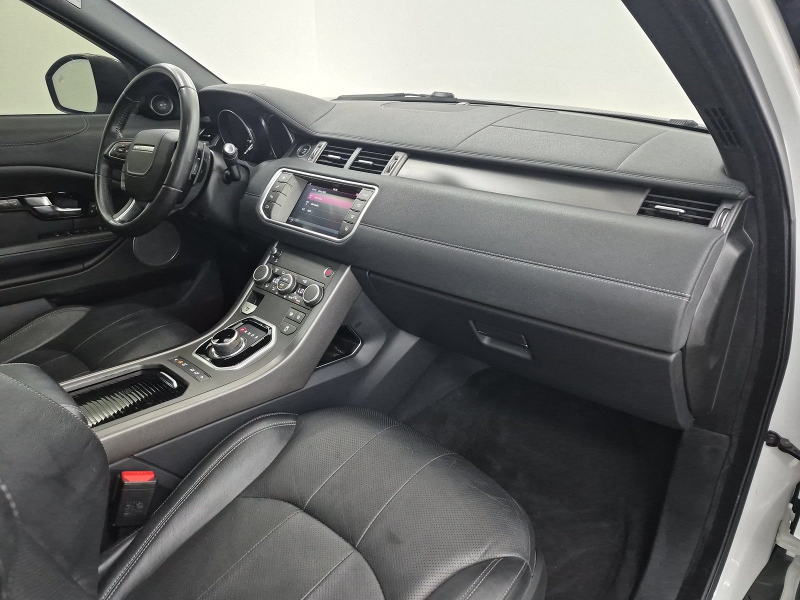 Used 2018 Land Rover Range Rover Evoque SE AWD/4WD image 26