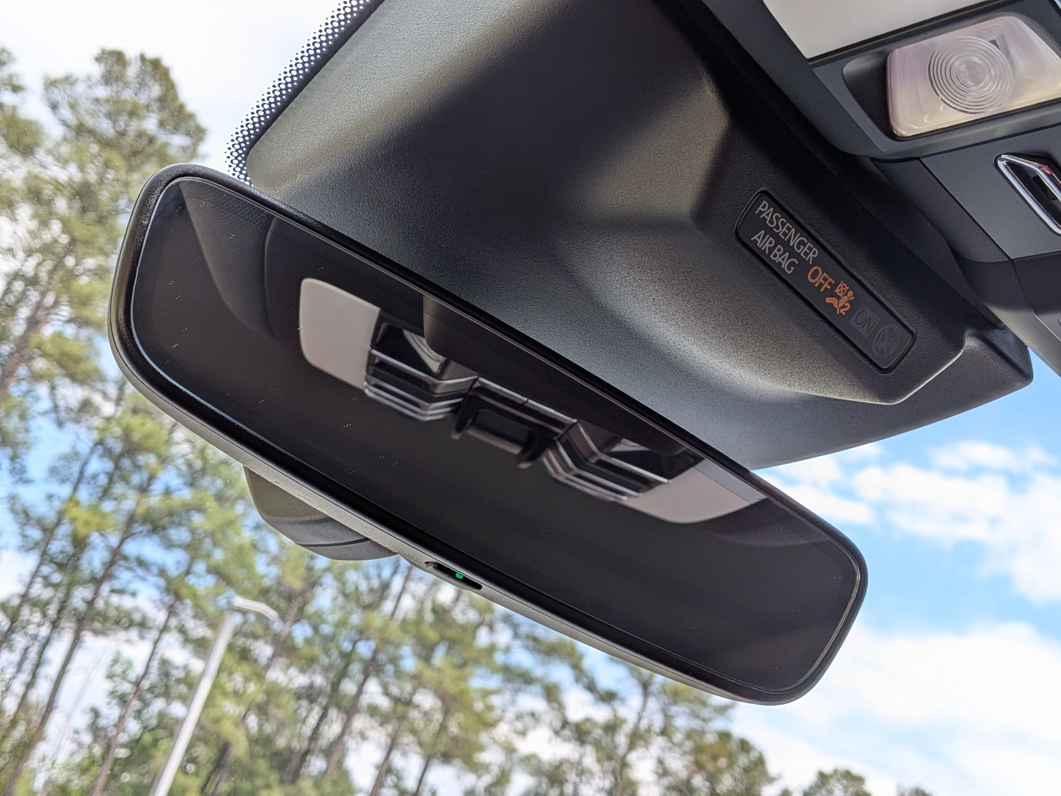 Certified 2024 Porsche Macan S AWD/4WD image 19
