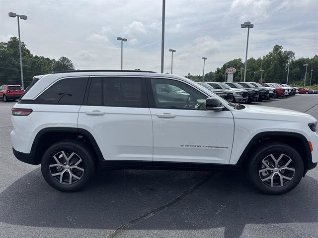 New 2025 Jeep Grand Cherokee Limited w/ Trailer Tow Package image 4