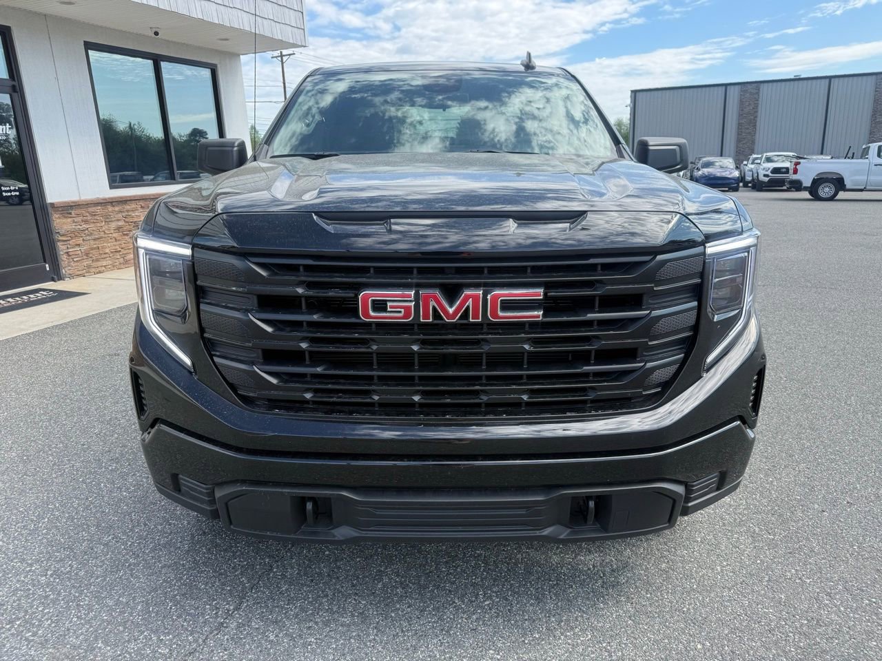 Used 2024 GMC Sierra 1500 Pro w/ Graphite Edition image 9