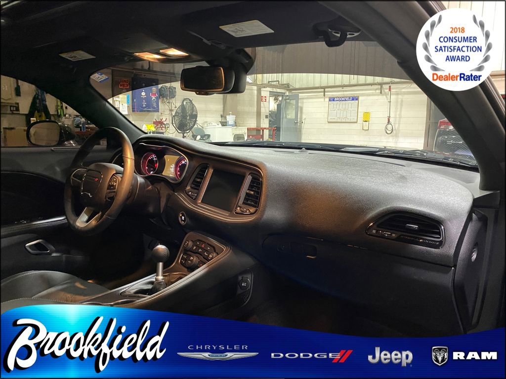 Used 2016 Dodge Challenger R/T Scat Pack w/ Leather Interior Group RWD image 34