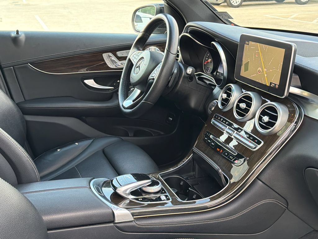 Used 2017 Mercedes-Benz GLC 300 4MATIC image 10