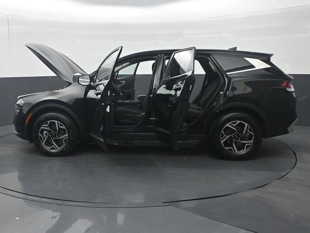Used 2025 Kia Sportage LX AWD/4WD image 37