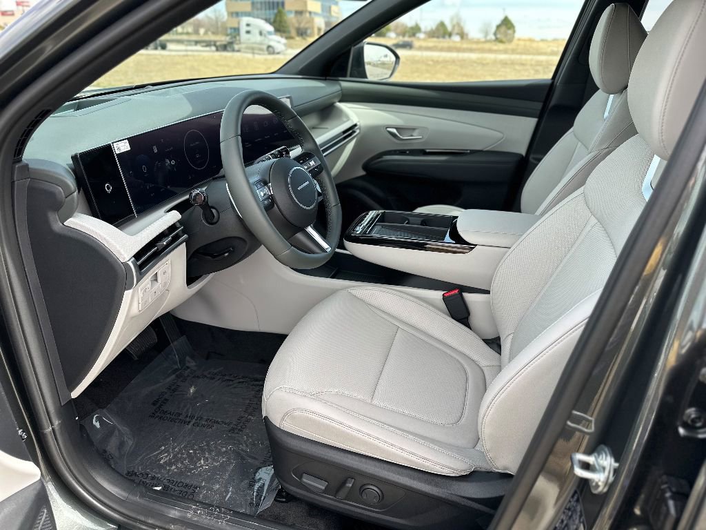 New 2025 Hyundai Tucson Limited image 18