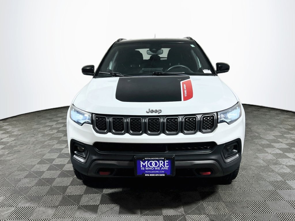 Used 2024 Jeep Compass Trailhawk AWD/4WD image 2