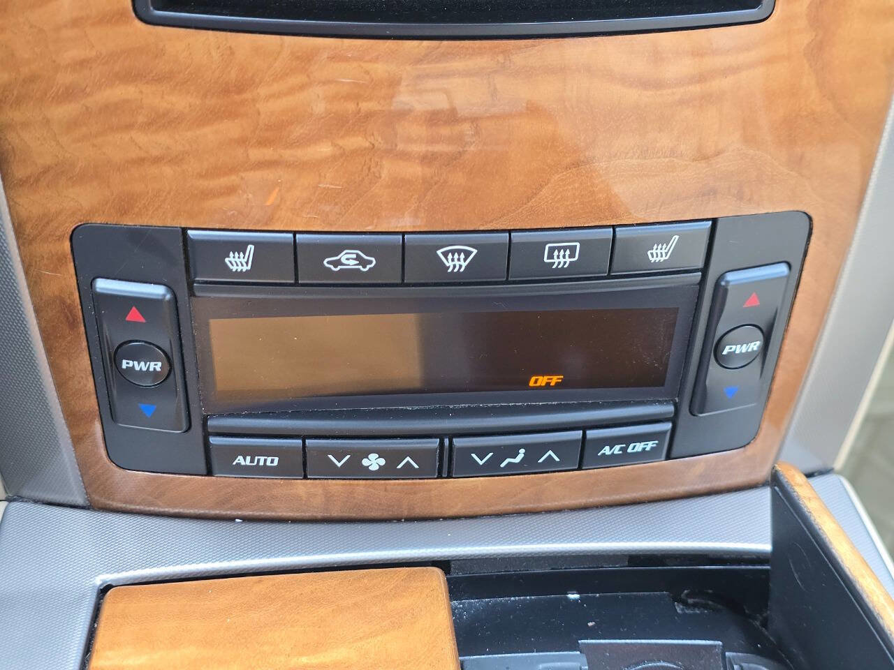 Used 2009 Cadillac XLR image 19