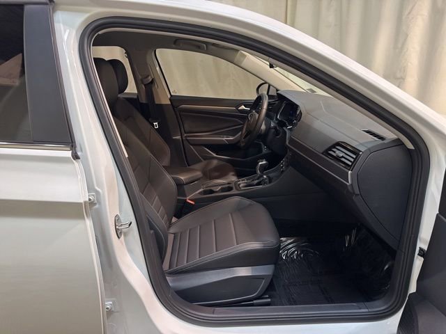 Certified 2024 Volkswagen Jetta SE image 34