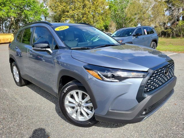 Used 2025 Toyota Corolla Cross LE image 8