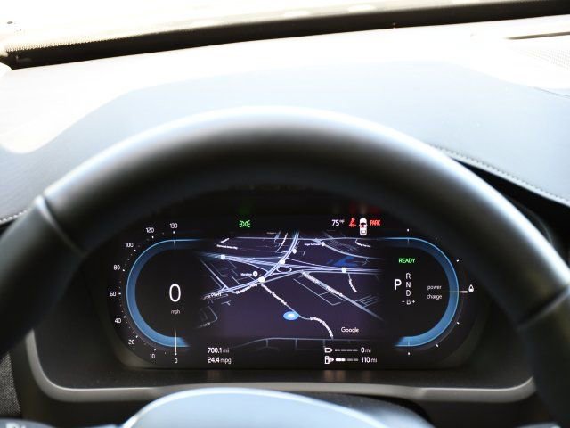 Used 2025 Volvo XC90 T8 Plus w/ Protection Package Premier AWD/4WD image 23