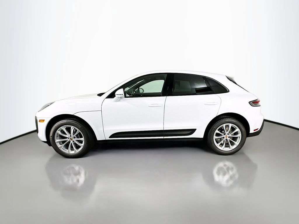 Used 2025 Porsche Macan image 2