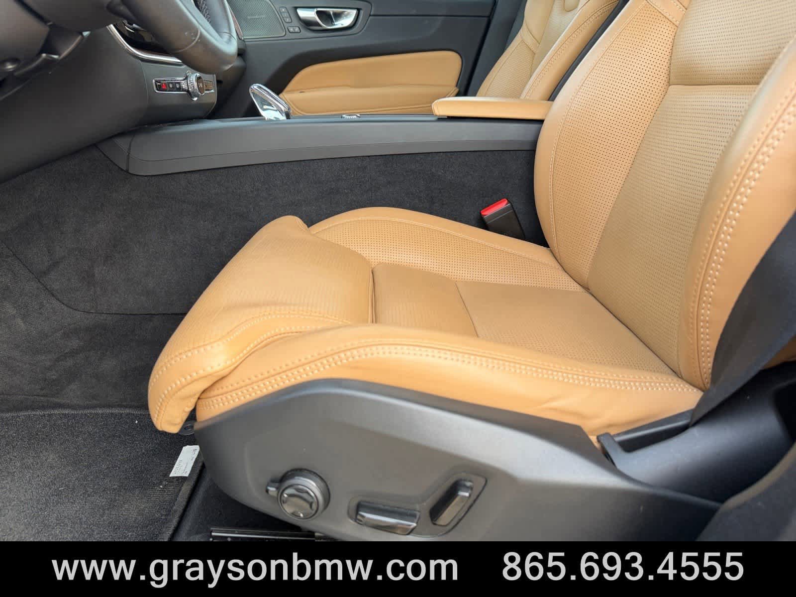 Used 2023 Volvo XC60 B5 Ultimate w/ Protection Package Premier FWD image 12