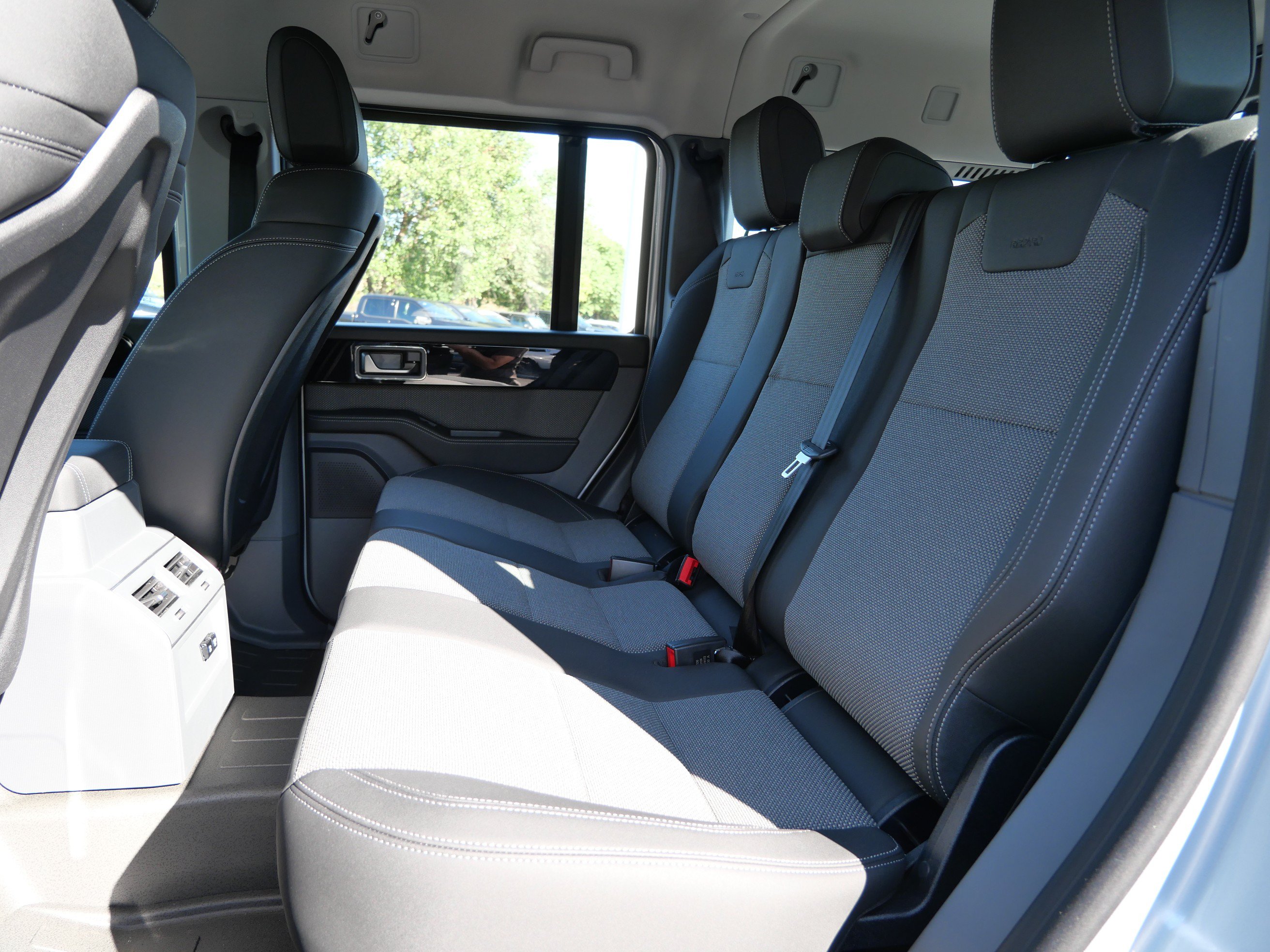 Used 2025 INEOS Grenadier Station Wagon AWD/4WD image 31