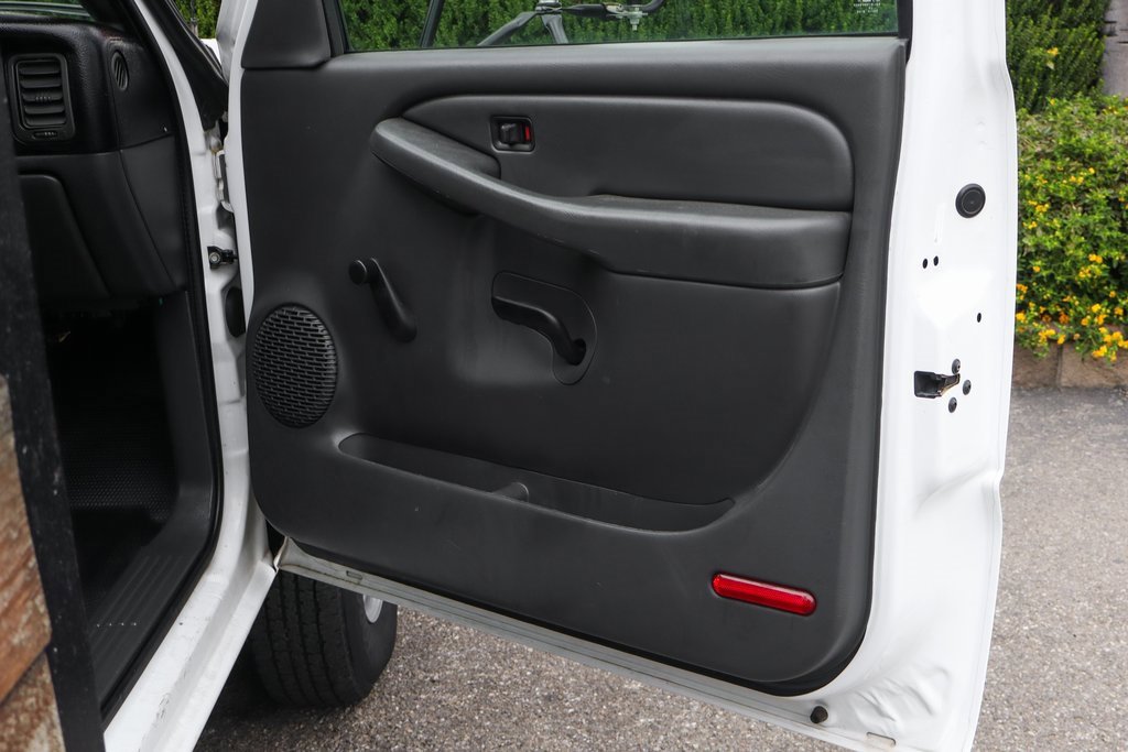 Used 2004 Chevrolet Silverado 3500 W/T image 32