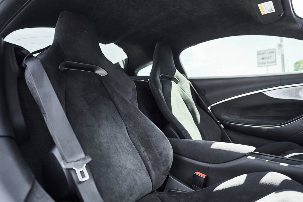 Used 2024 McLaren Artura RWD image 29