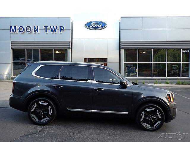 Used 2024 Kia Telluride EX w/ EX Captain's Chair Package