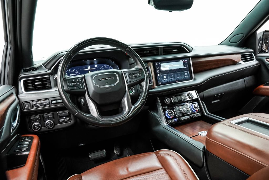 Used 2023 GMC Yukon Denali Ultimate AWD/4WD image 4