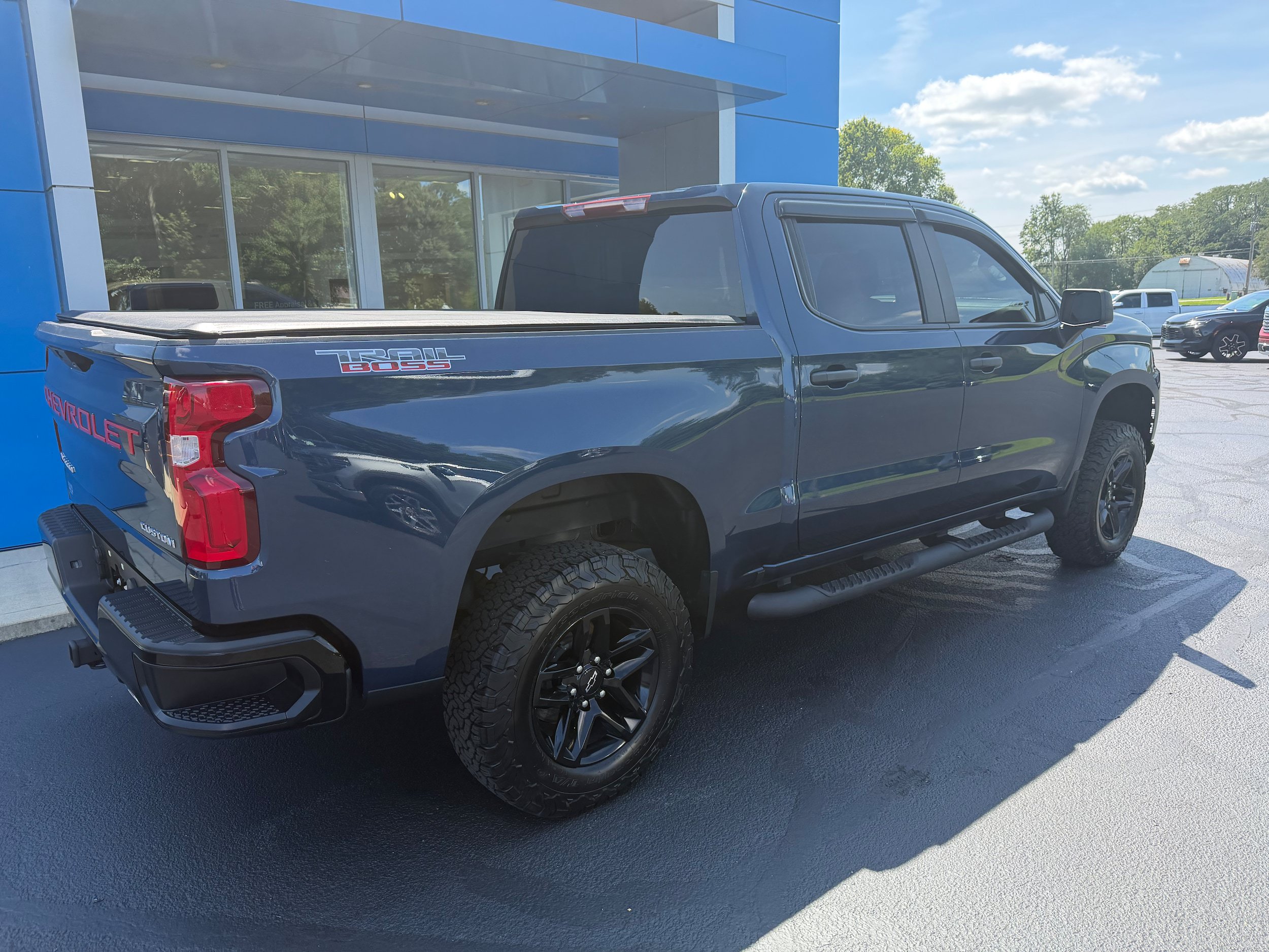 Used 2021 Chevrolet Silverado 1500 Custom Trail Boss AWD/4WD image 2