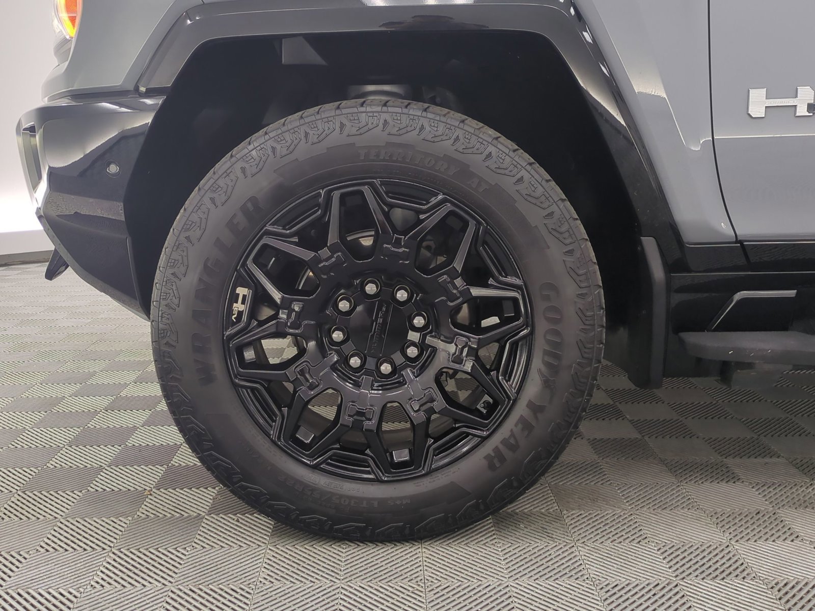 Used 2024 GMC Hummer EV 2X w/ LPO, Illumination Package image 27