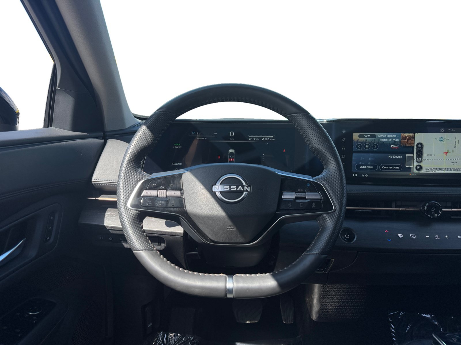 Used 2024 Nissan Ariya AWD image 12