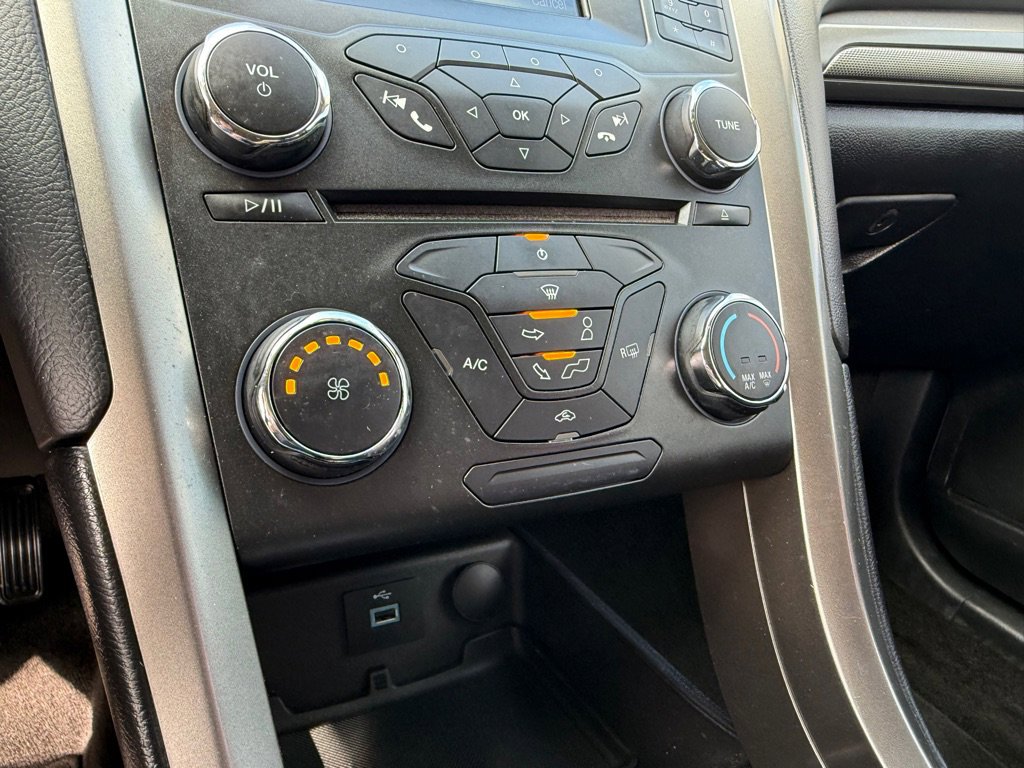 Used 2018 Ford Fusion SE FWD image 27