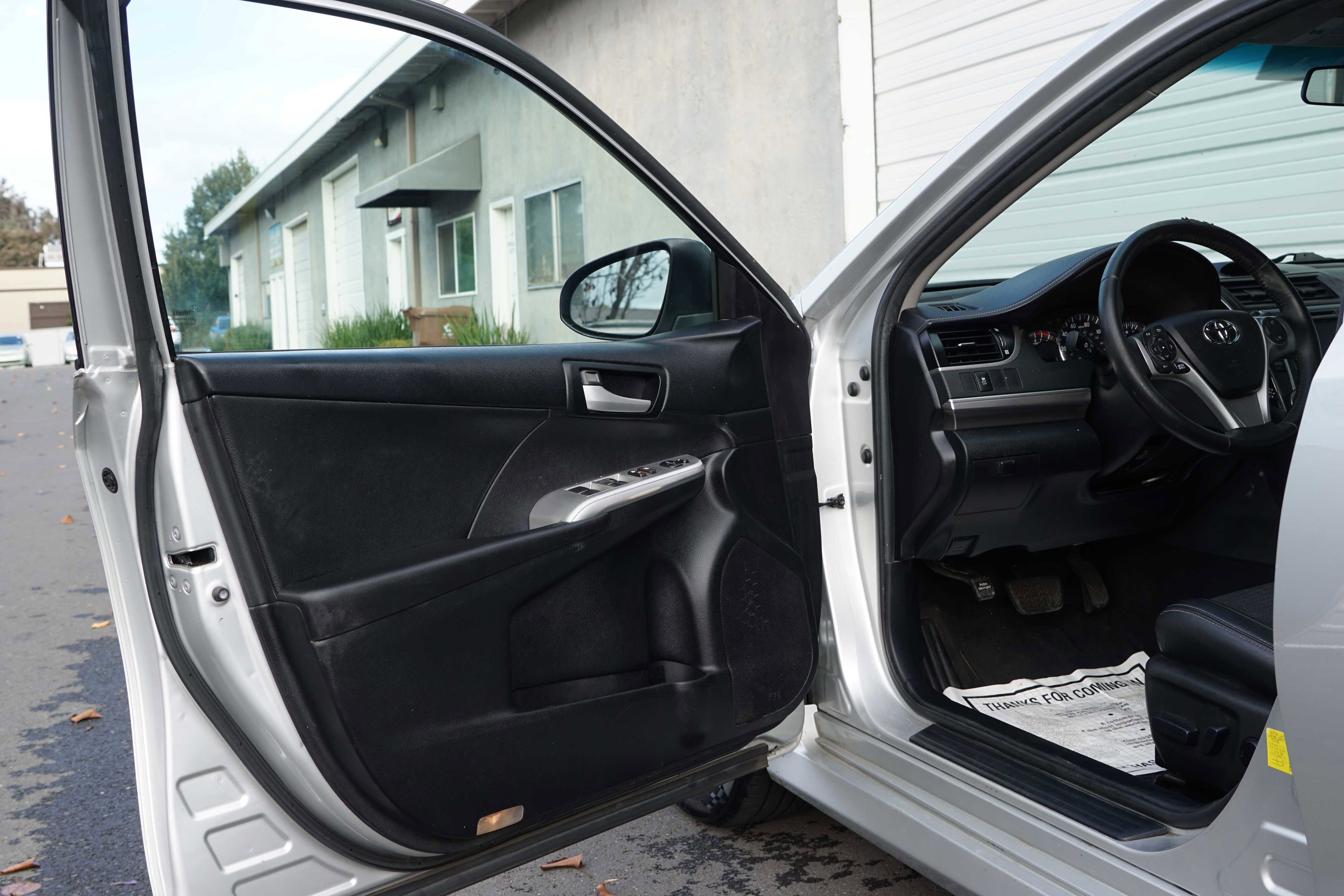 Used 2014 Toyota Camry SE image 36