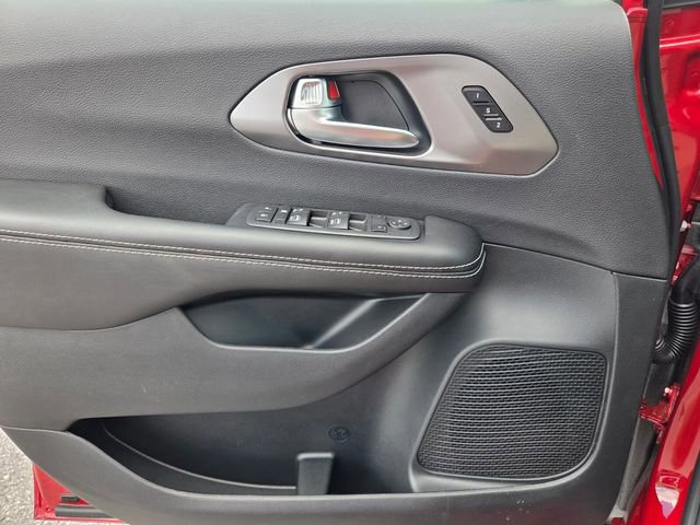 New 2026 Chrysler Pacifica Select FWD image 18