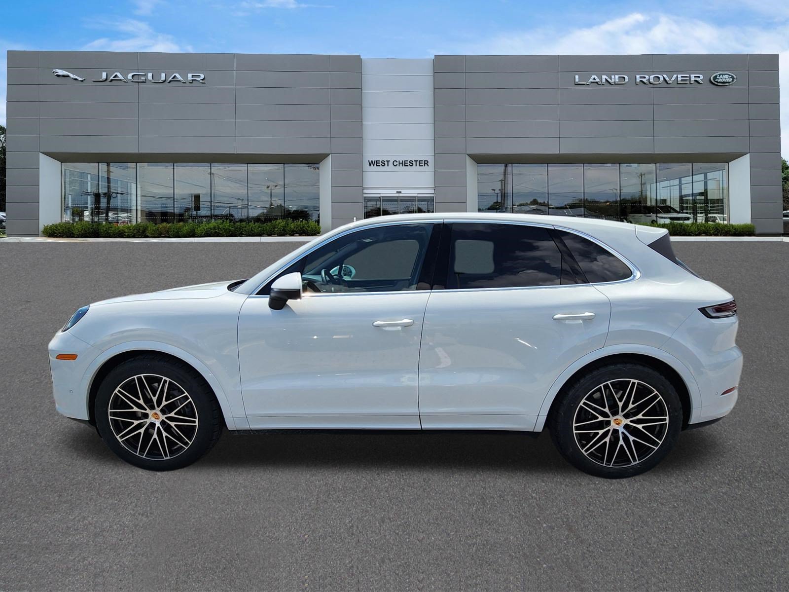 Used 2025 Porsche Cayenne AWD/4WD image 5