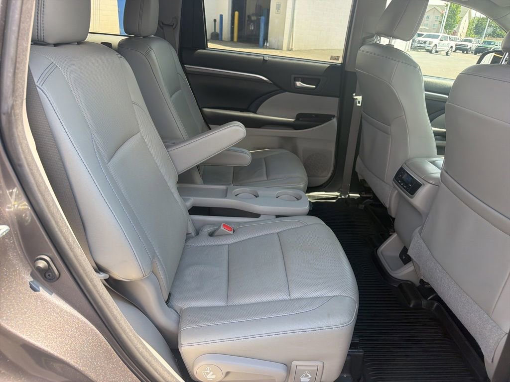Used 2018 Toyota Highlander Limited AWD/4WD image 41
