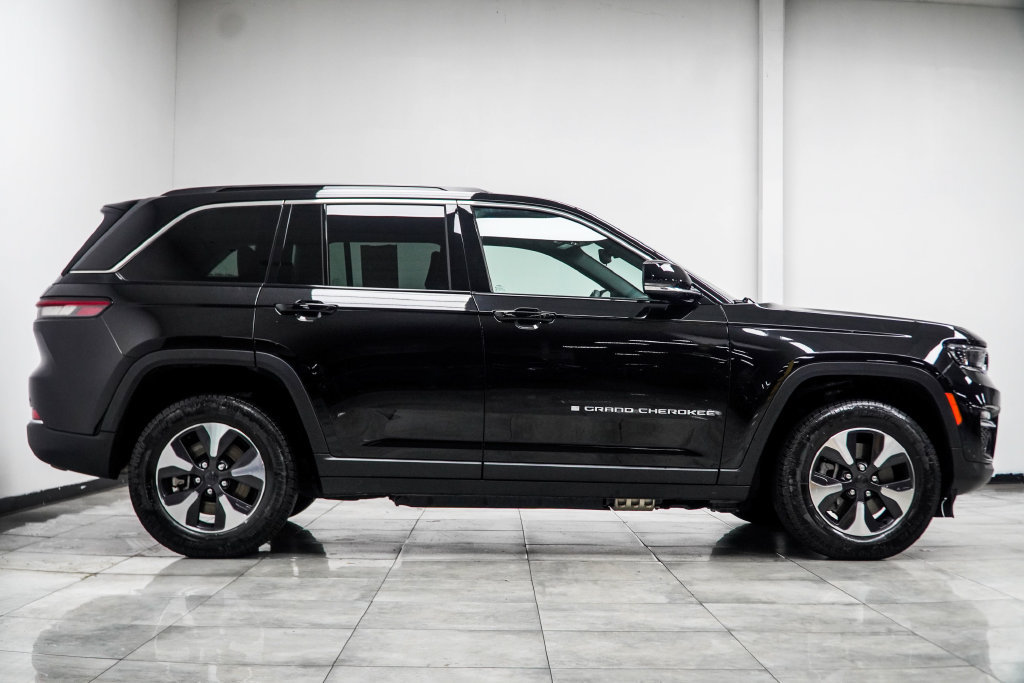 Used 2024 Jeep Grand Cherokee Limited 4xe AWD/4WD image 11