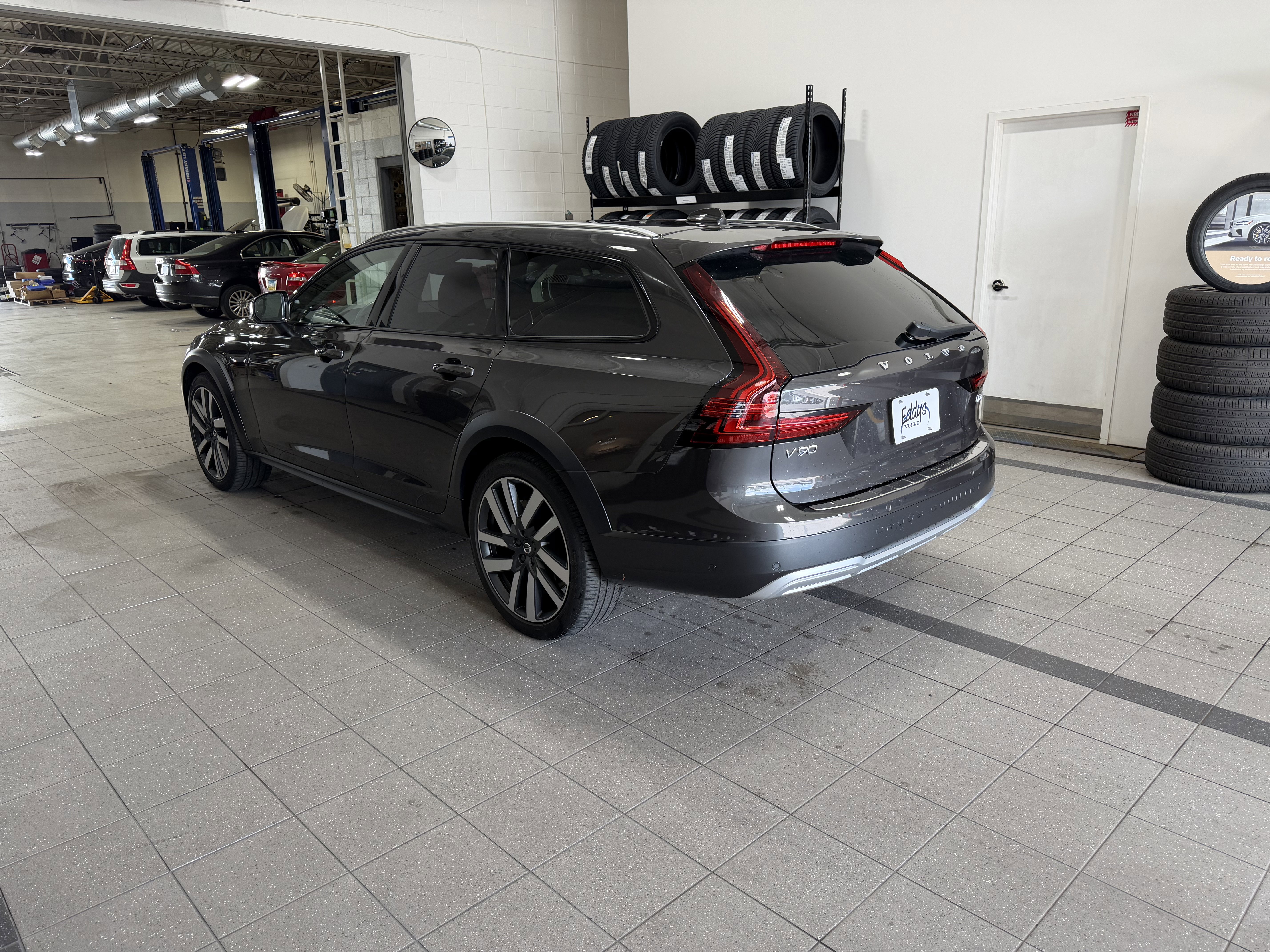 Used 2025 Volvo V90 B6 Cross Country Ultra w/ Protection Package Premier AWD/4WD image 6