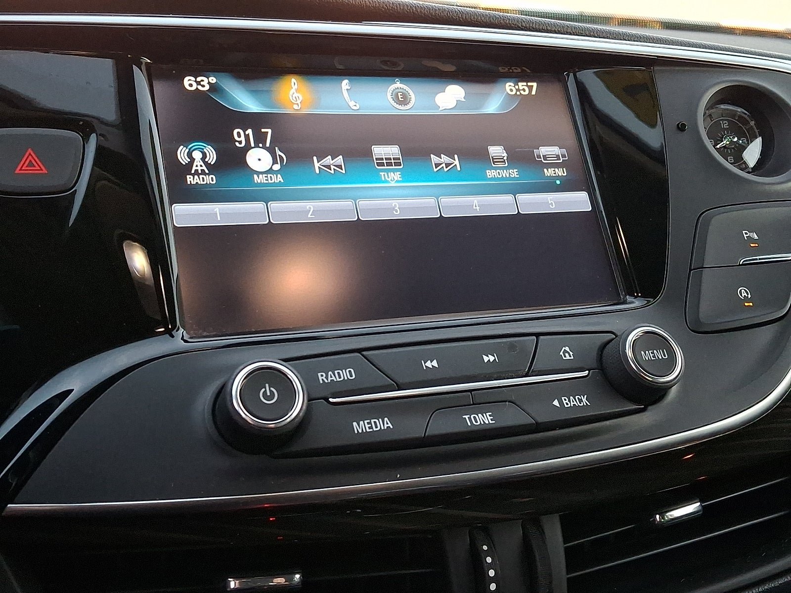 Certified 2019 Buick Envision Essence FWD image 18