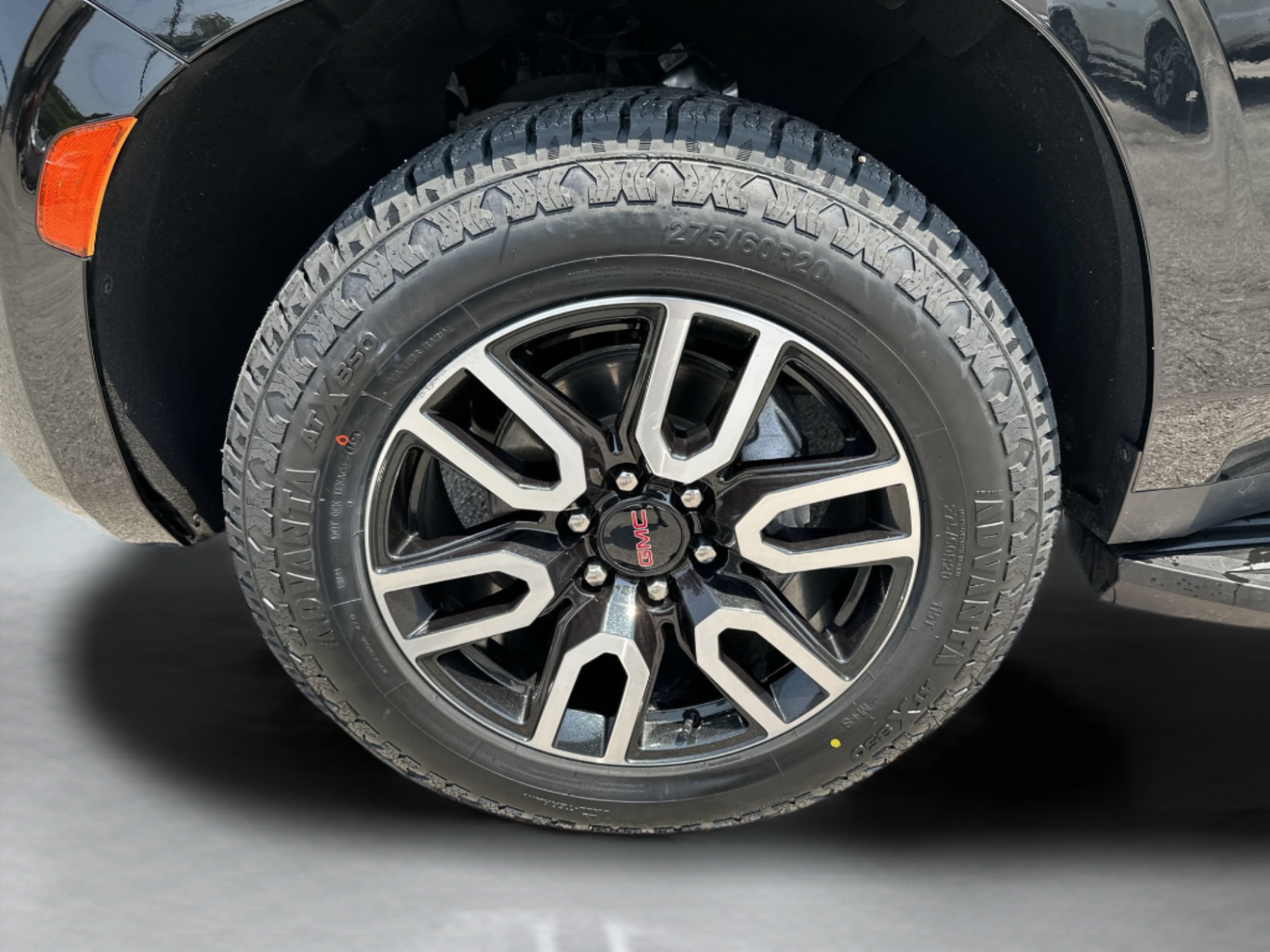 Used 2024 GMC Yukon AT4 w/ Technology Package AWD/4WD image 29