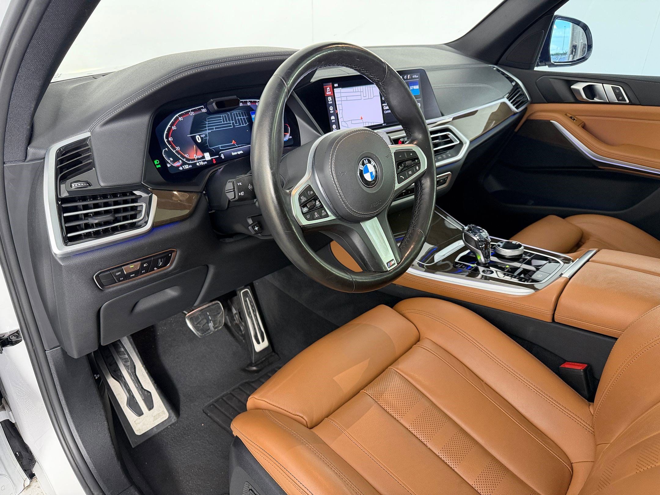 Used 2022 BMW X5 xDrive40i w/ M Sport Package AWD/4WD image 4