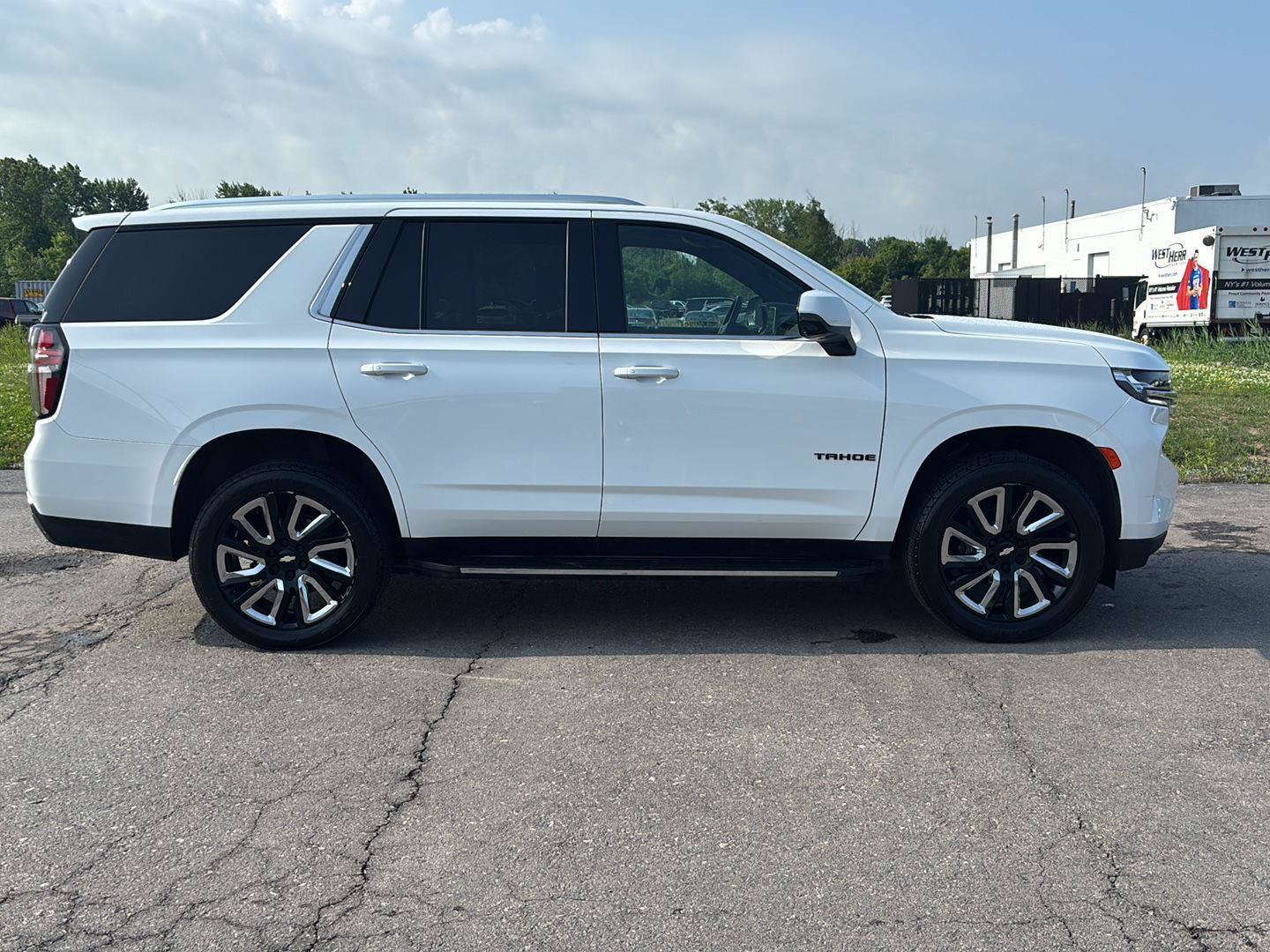 Used 2021 Chevrolet Tahoe LT w/ LT Signature Package AWD/4WD image 8