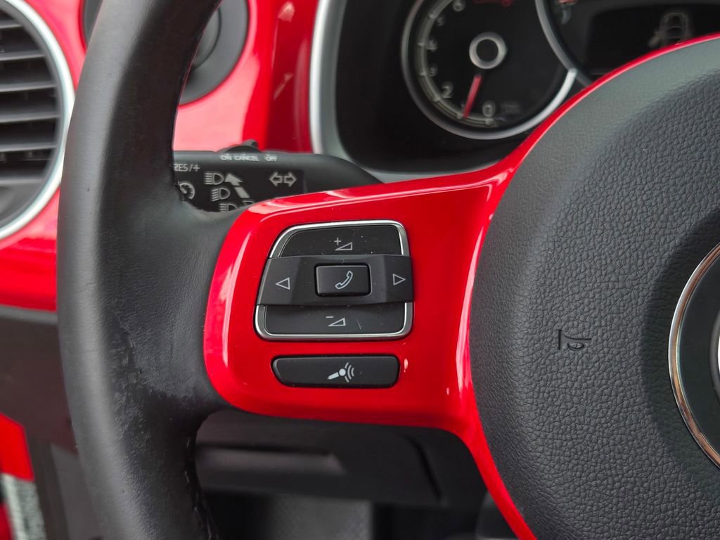 Used 2018 Volkswagen Beetle 2.0T SE FWD image 19