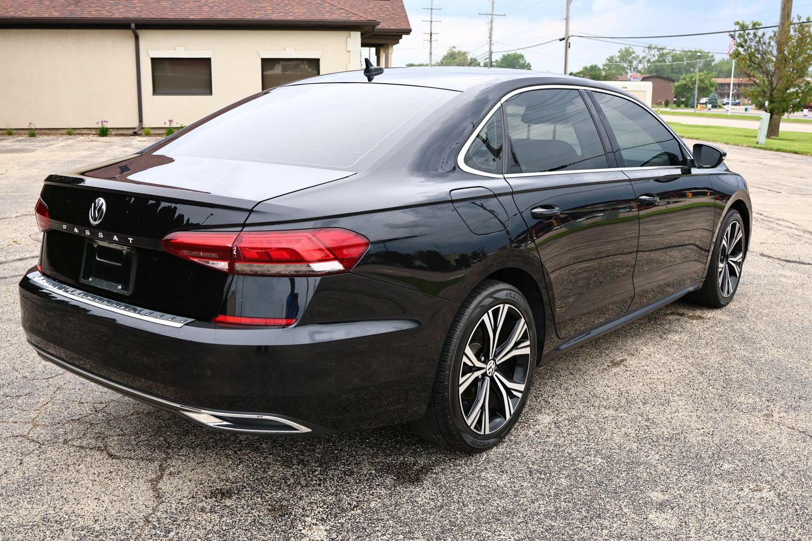 Used 2021 Volkswagen Passat 2.0T SE FWD image 5