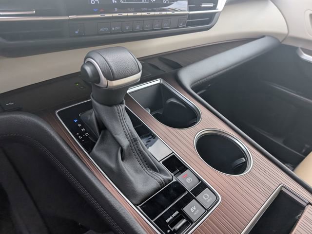 Used 2024 Toyota Sienna XLE w/ XLE Plus Package image 19