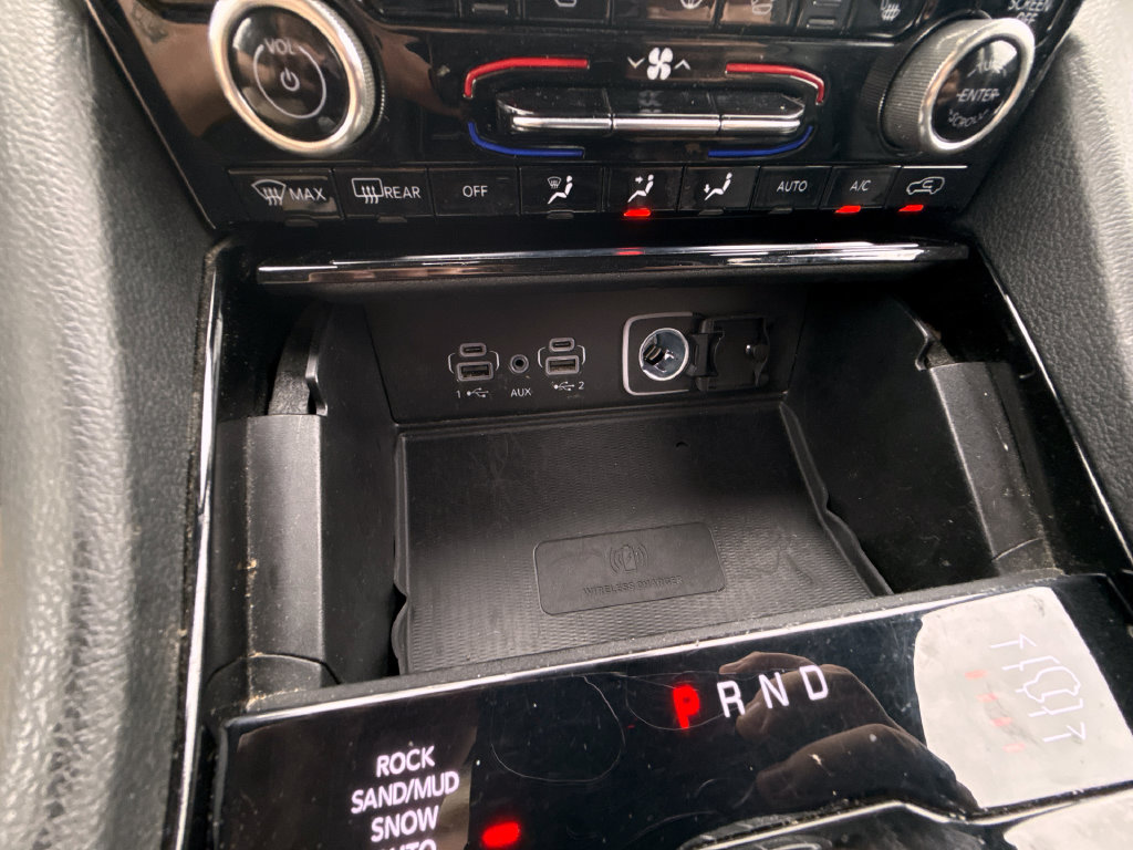 Used 2023 Jeep Grand Cherokee Overland w/ Luxury Tech Group IV AWD/4WD image 28
