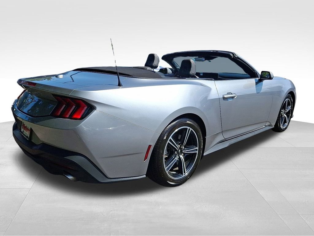 Used 2024 Ford Mustang Convertible image 7